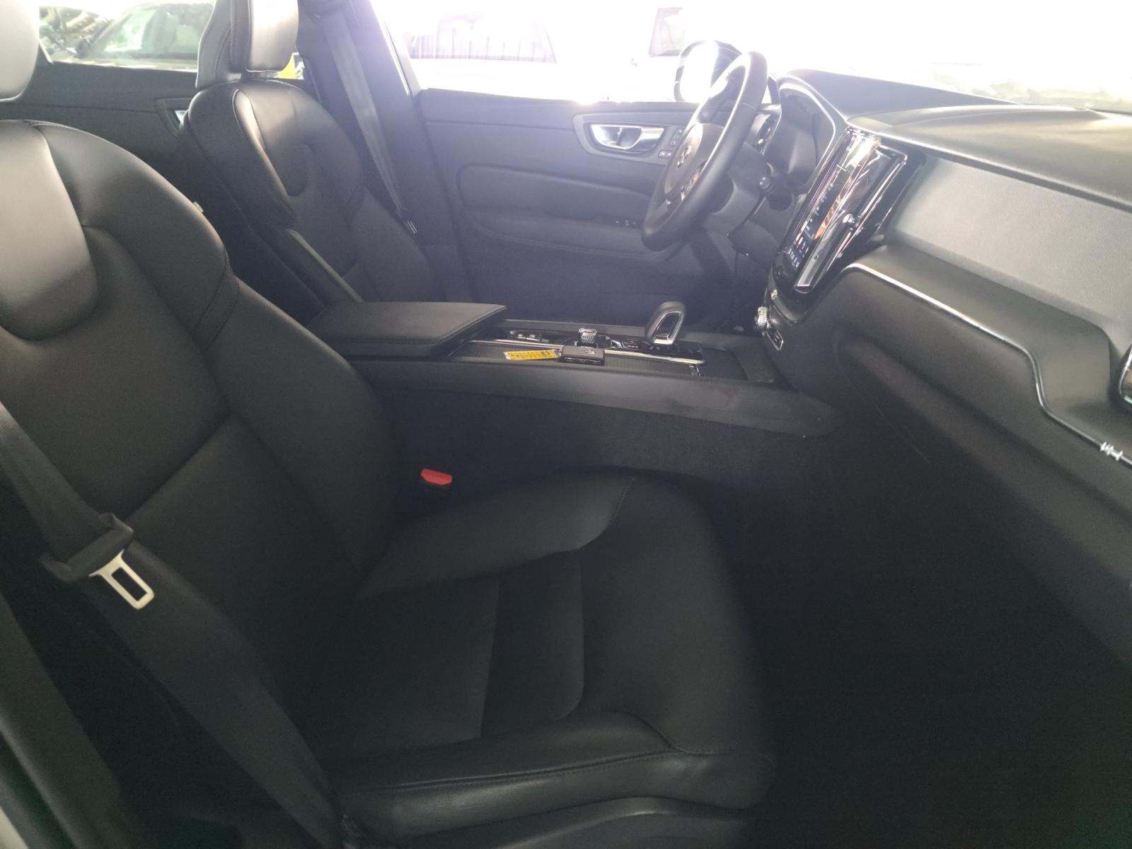 2025 Volvo XC60 B5 Core AWD