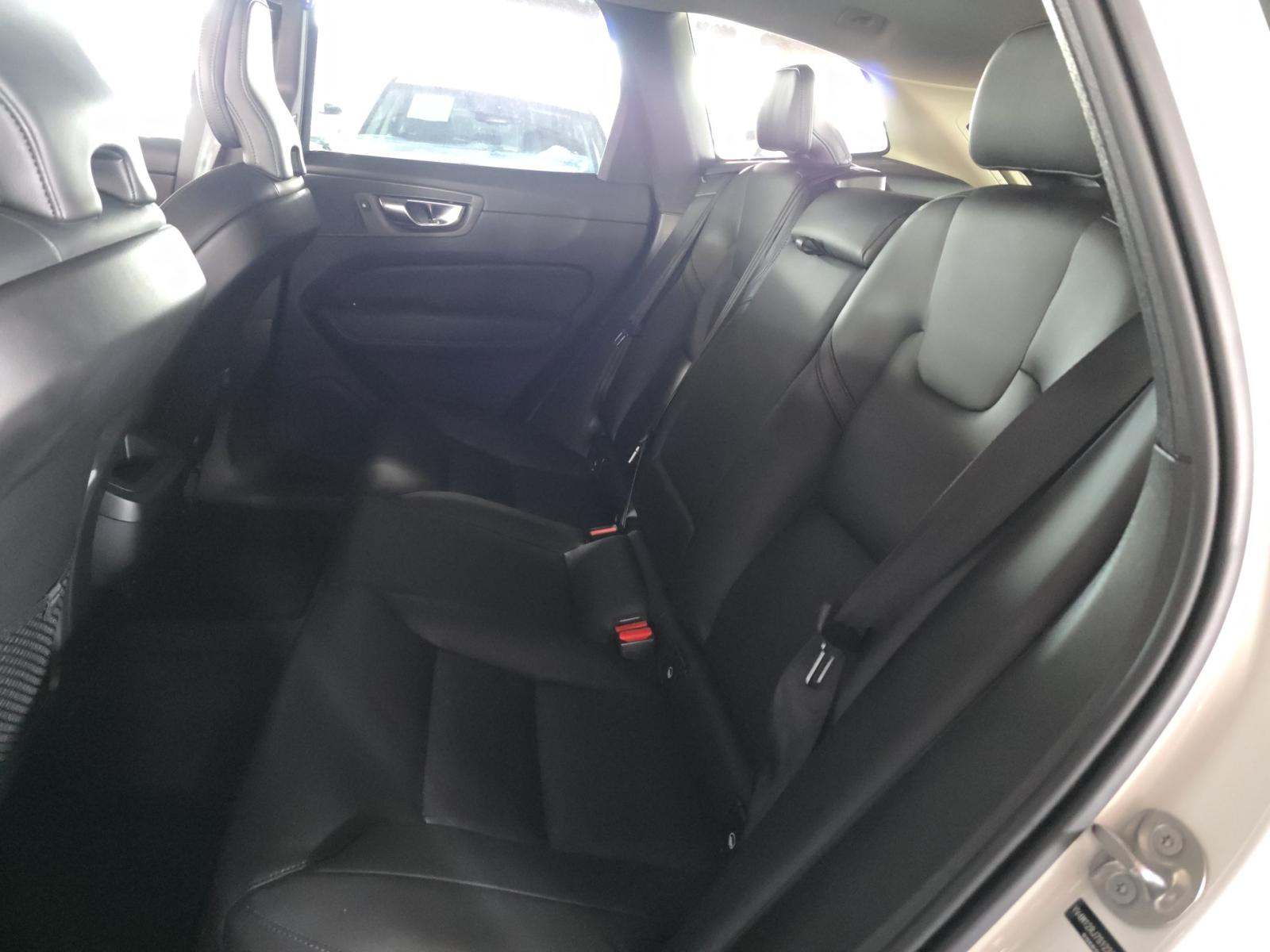 2025 Volvo XC60 B5 Core AWD