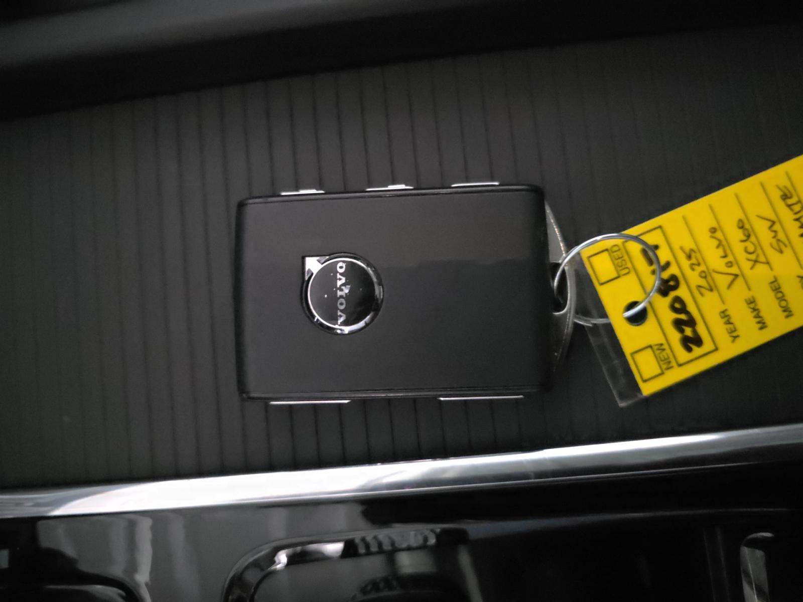 2025 Volvo XC60 B5 Core AWD