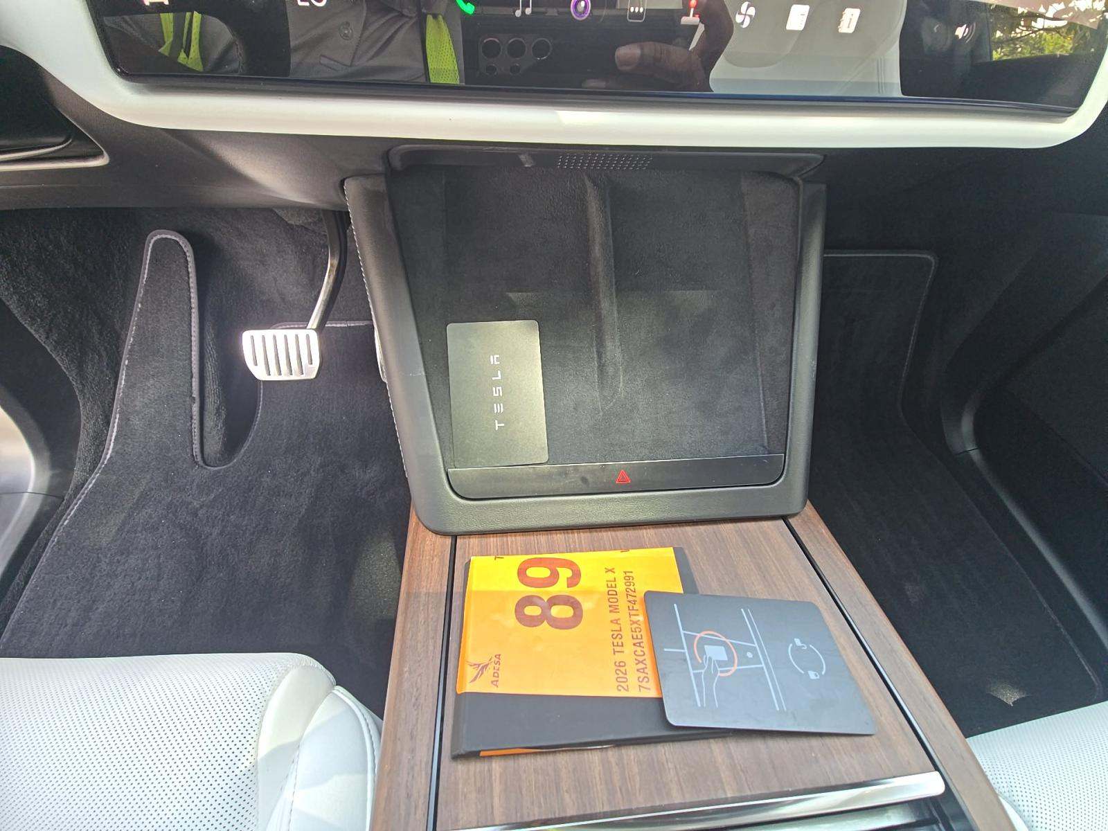 TESLA MODEL X - 8