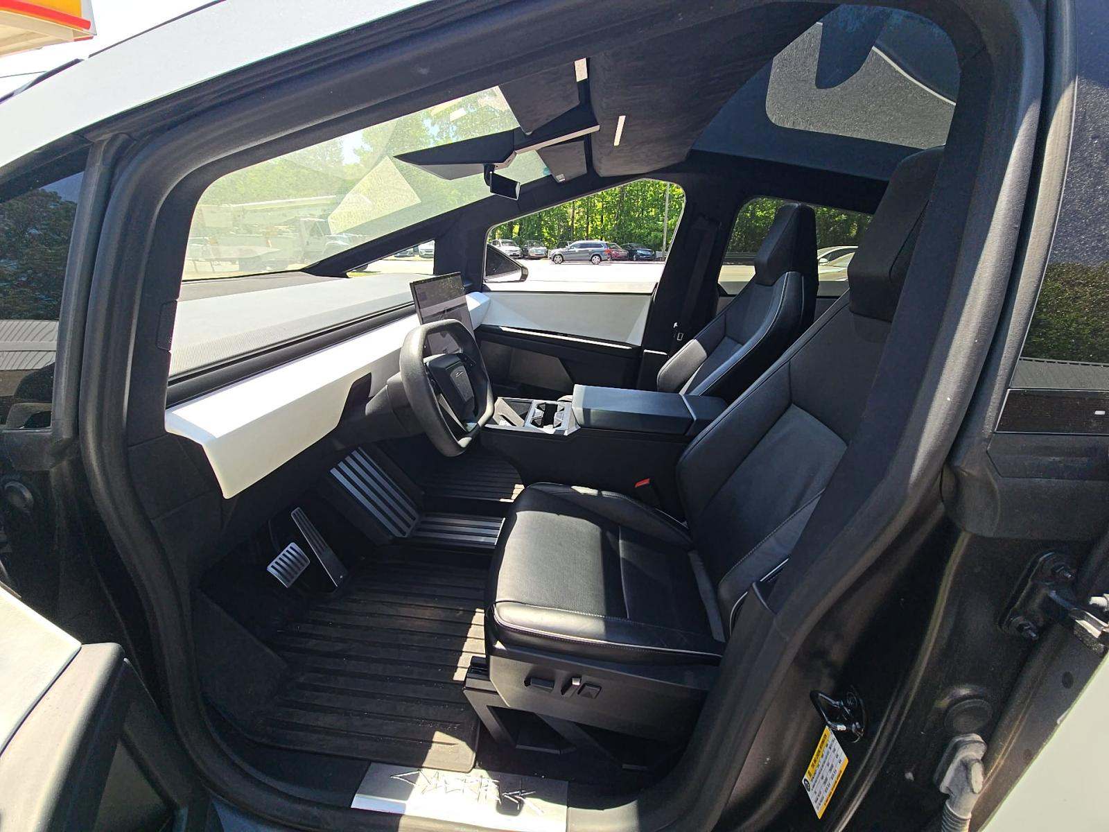 TESLA CYBERTRUCK - 2