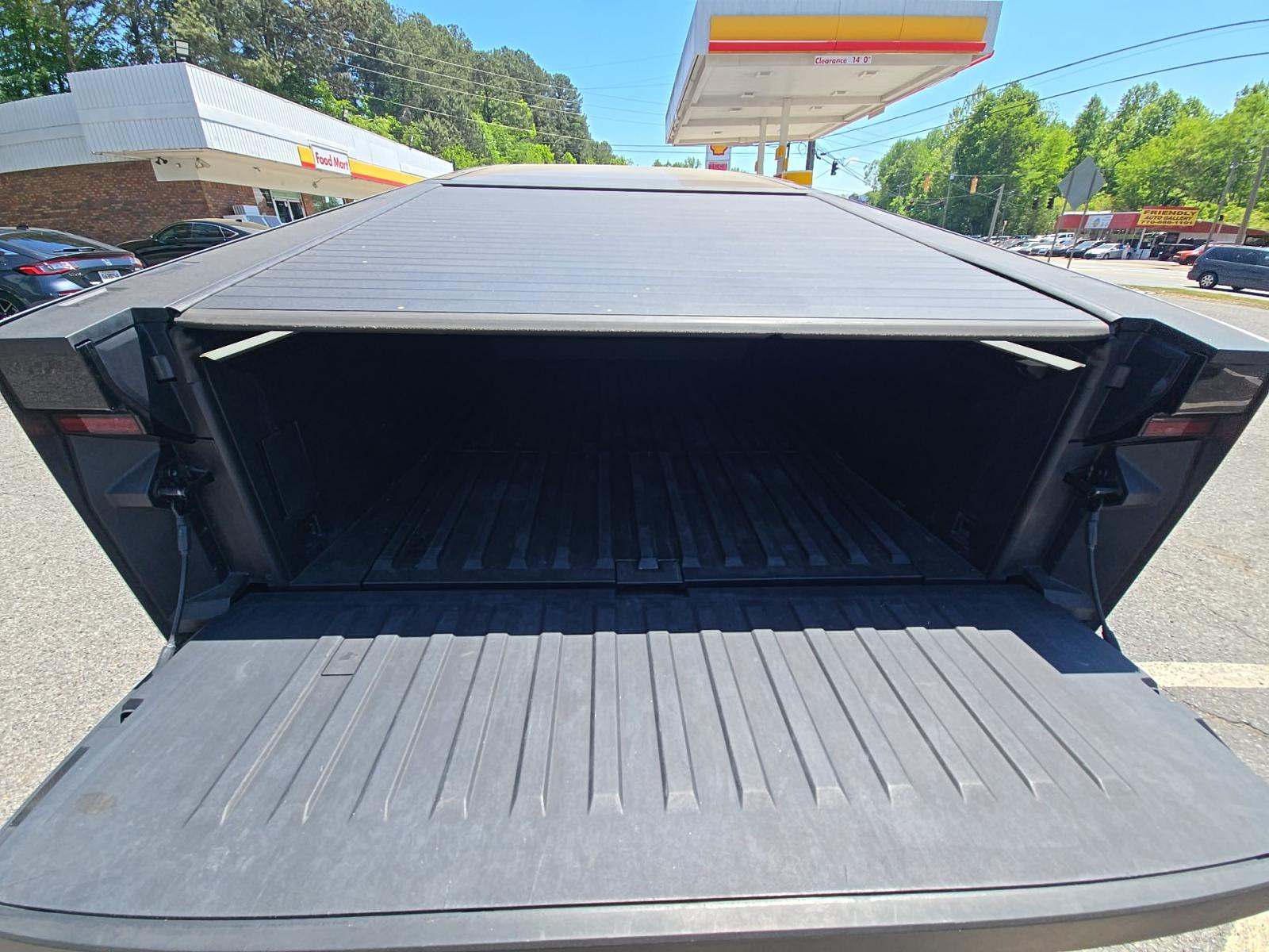 TESLA CYBERTRUCK - 10