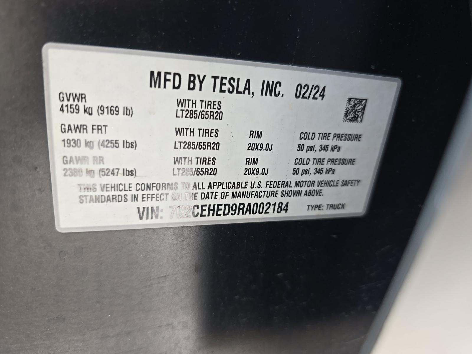 TESLA CYBERTRUCK - 1