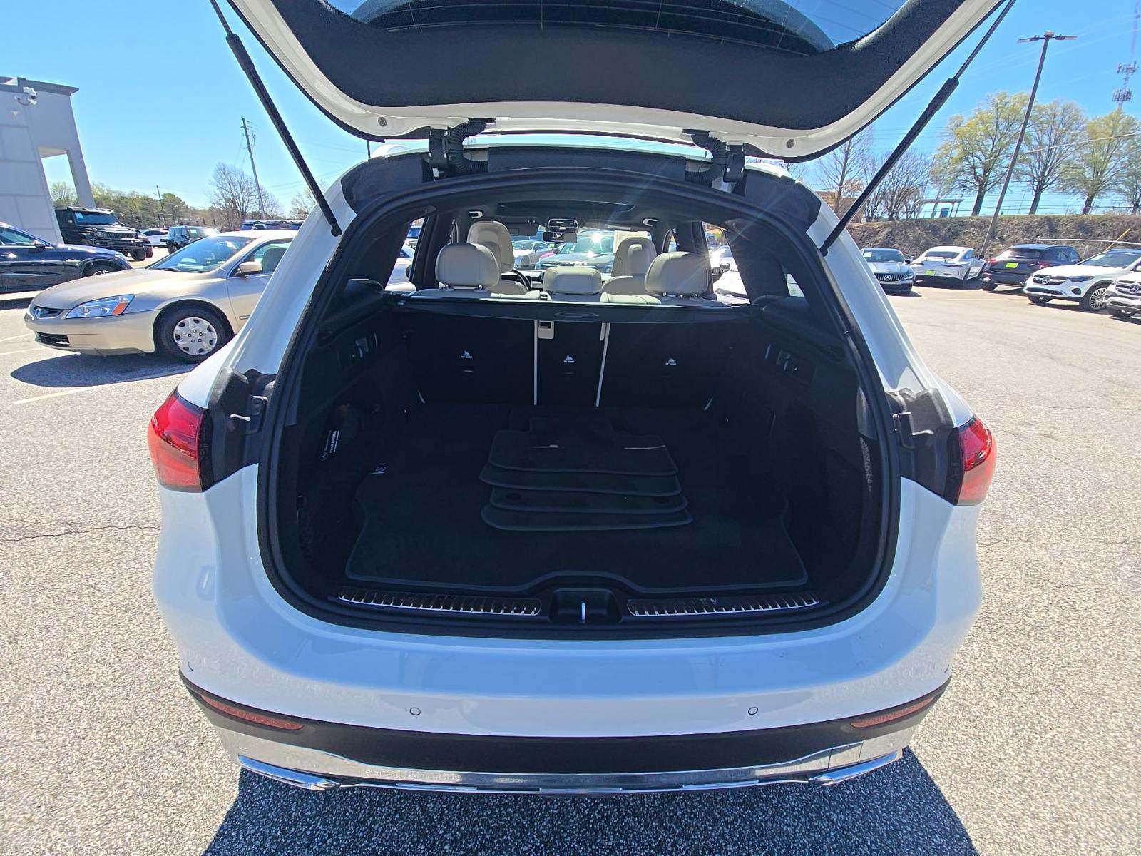 MERCEDES-BENZ GLC - 10