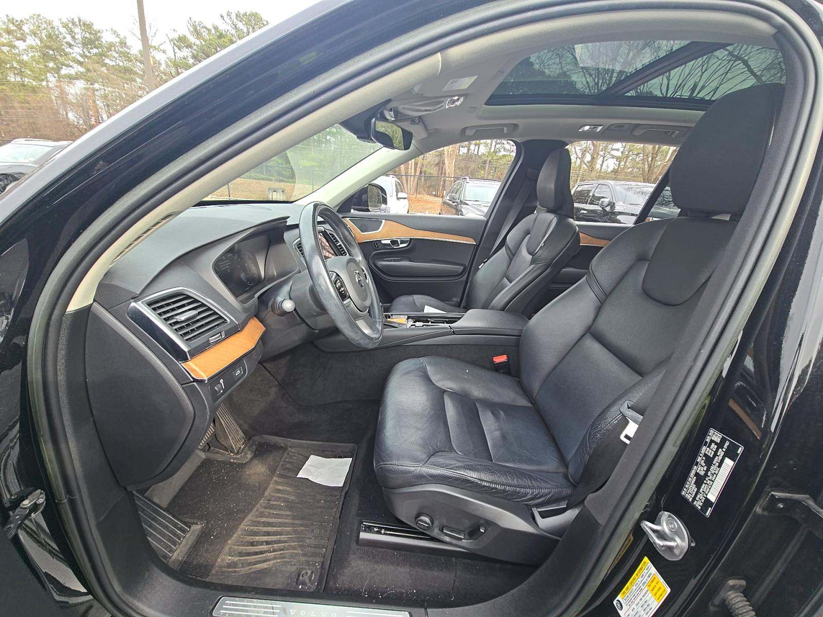 2022 Volvo XC90 T6 Momentum AWD