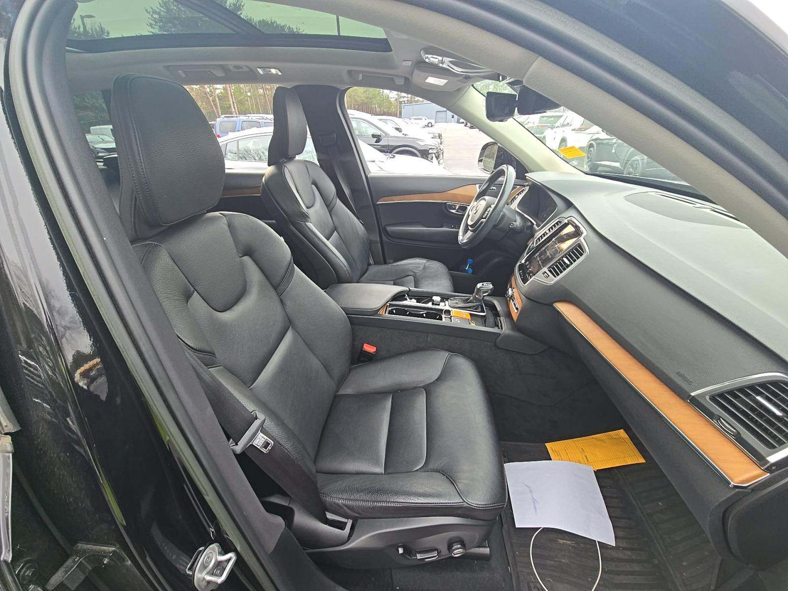 2022 Volvo XC90 T6 Momentum AWD