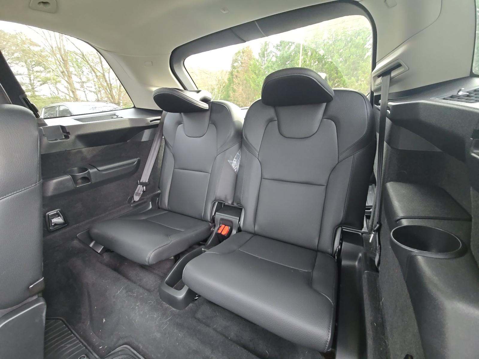 2022 Volvo XC90 T6 Momentum AWD