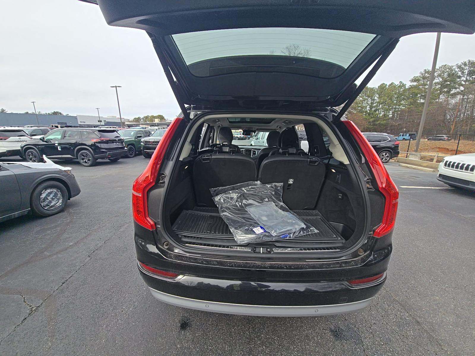 2022 Volvo XC90 T6 Momentum AWD