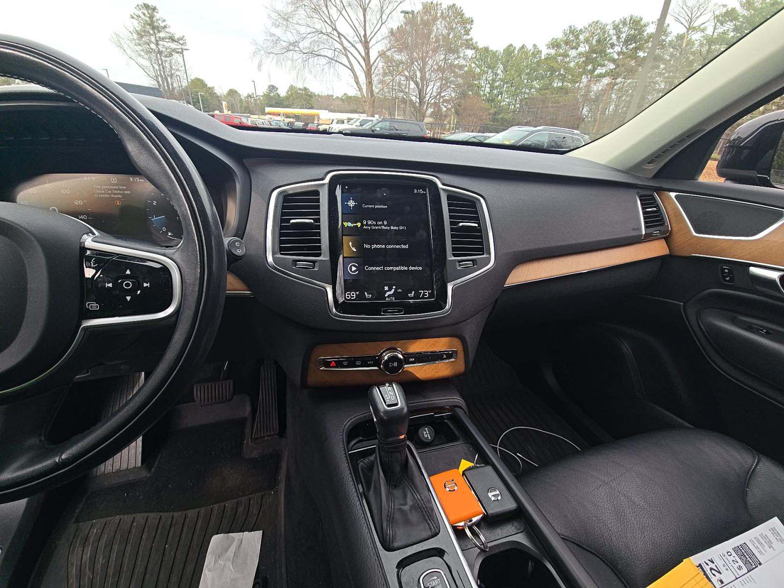 2022 Volvo XC90 T6 Momentum AWD