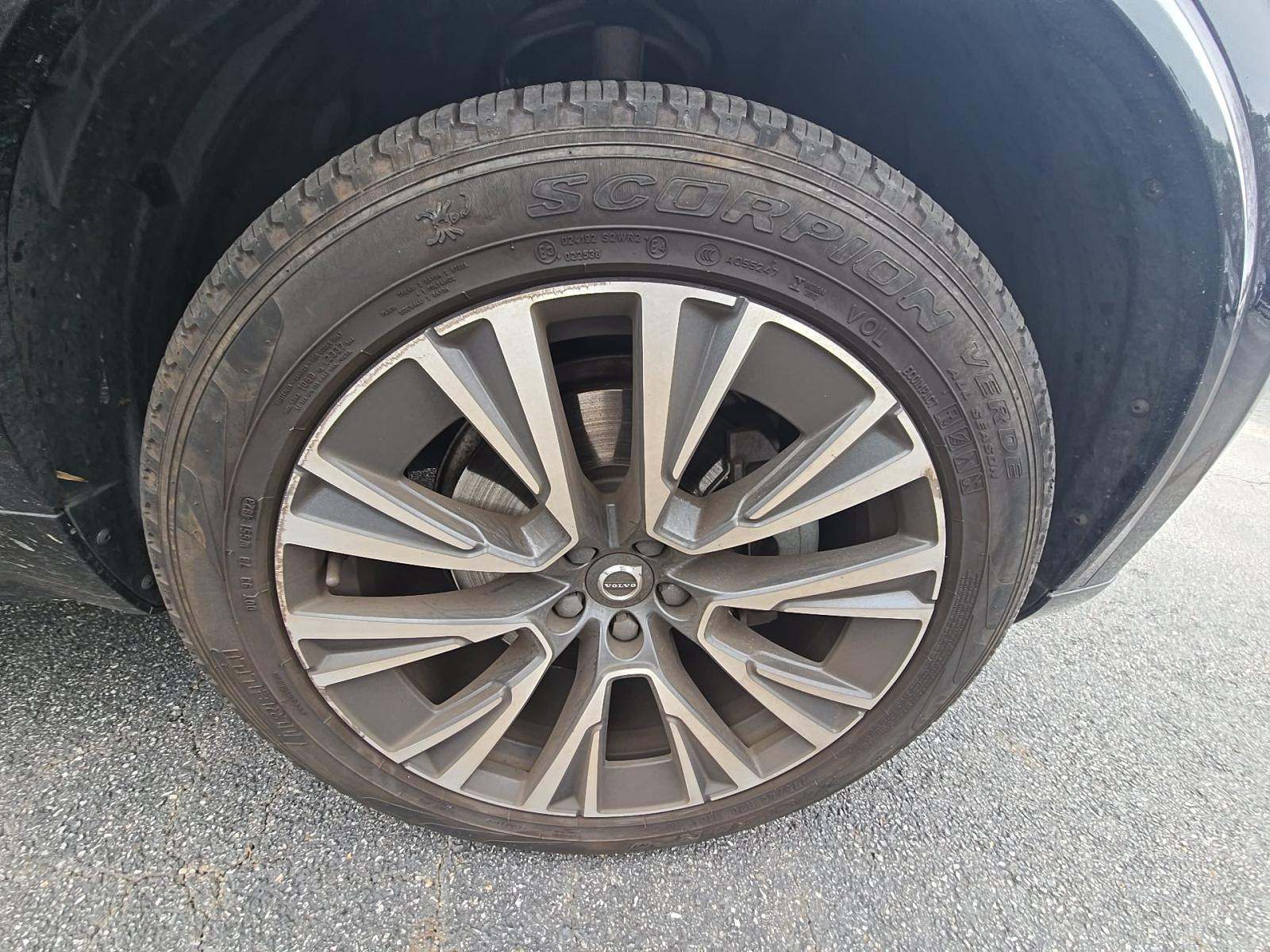 2022 Volvo XC90 T6 Momentum AWD