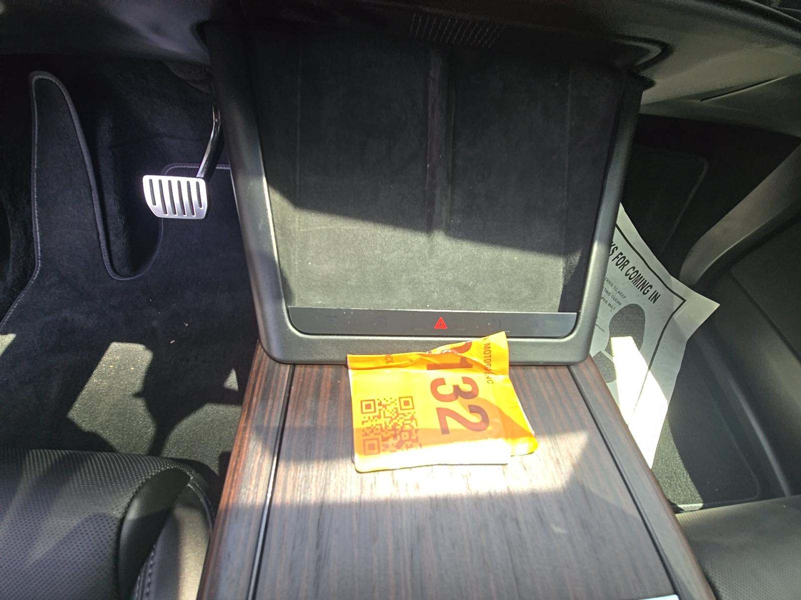 TESLA MODEL X - 8