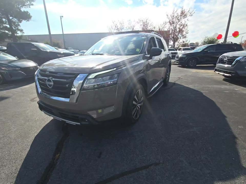 2023 Nissan Pathfinder Platinum AWD