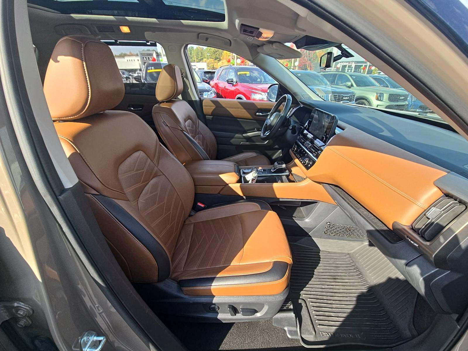 2023 Nissan Pathfinder Platinum AWD