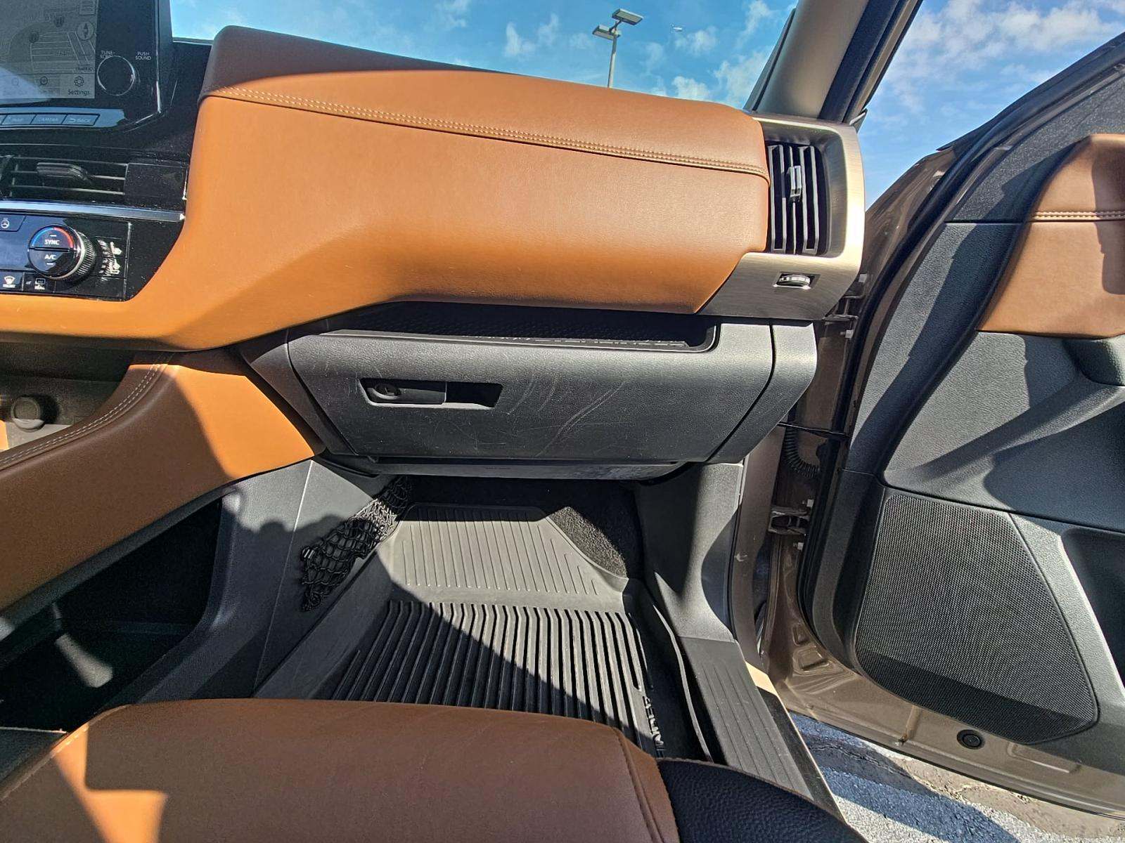 2023 Nissan Pathfinder Platinum AWD