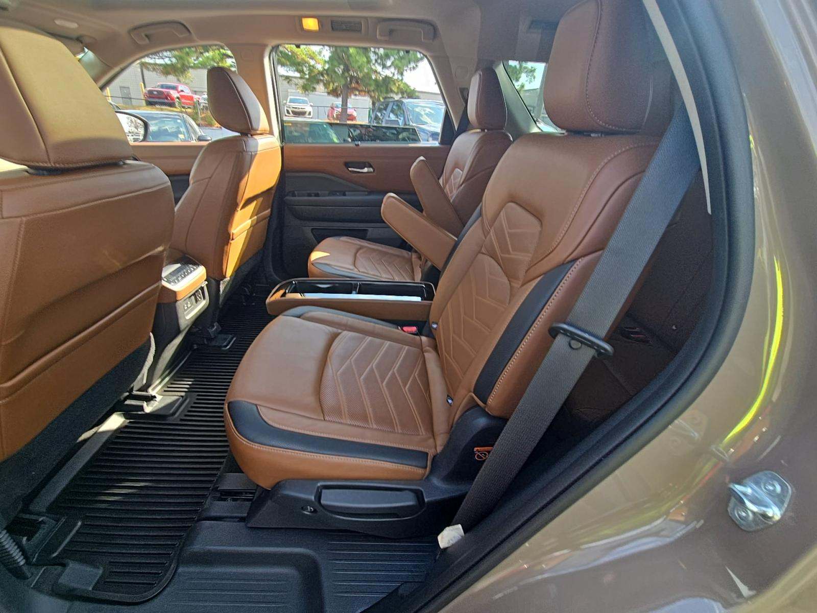 2023 Nissan Pathfinder Platinum AWD