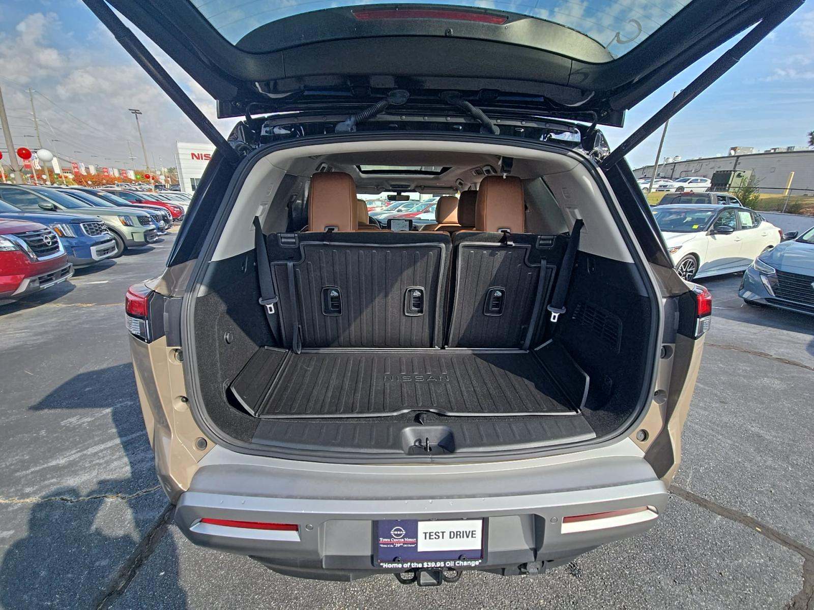 2023 Nissan Pathfinder Platinum AWD