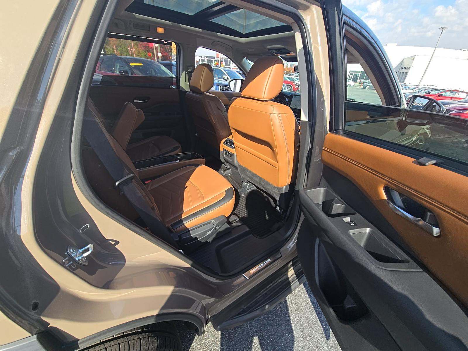 2023 Nissan Pathfinder Platinum AWD