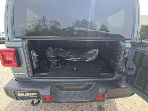 JEEP 4XE SAHARA - 10