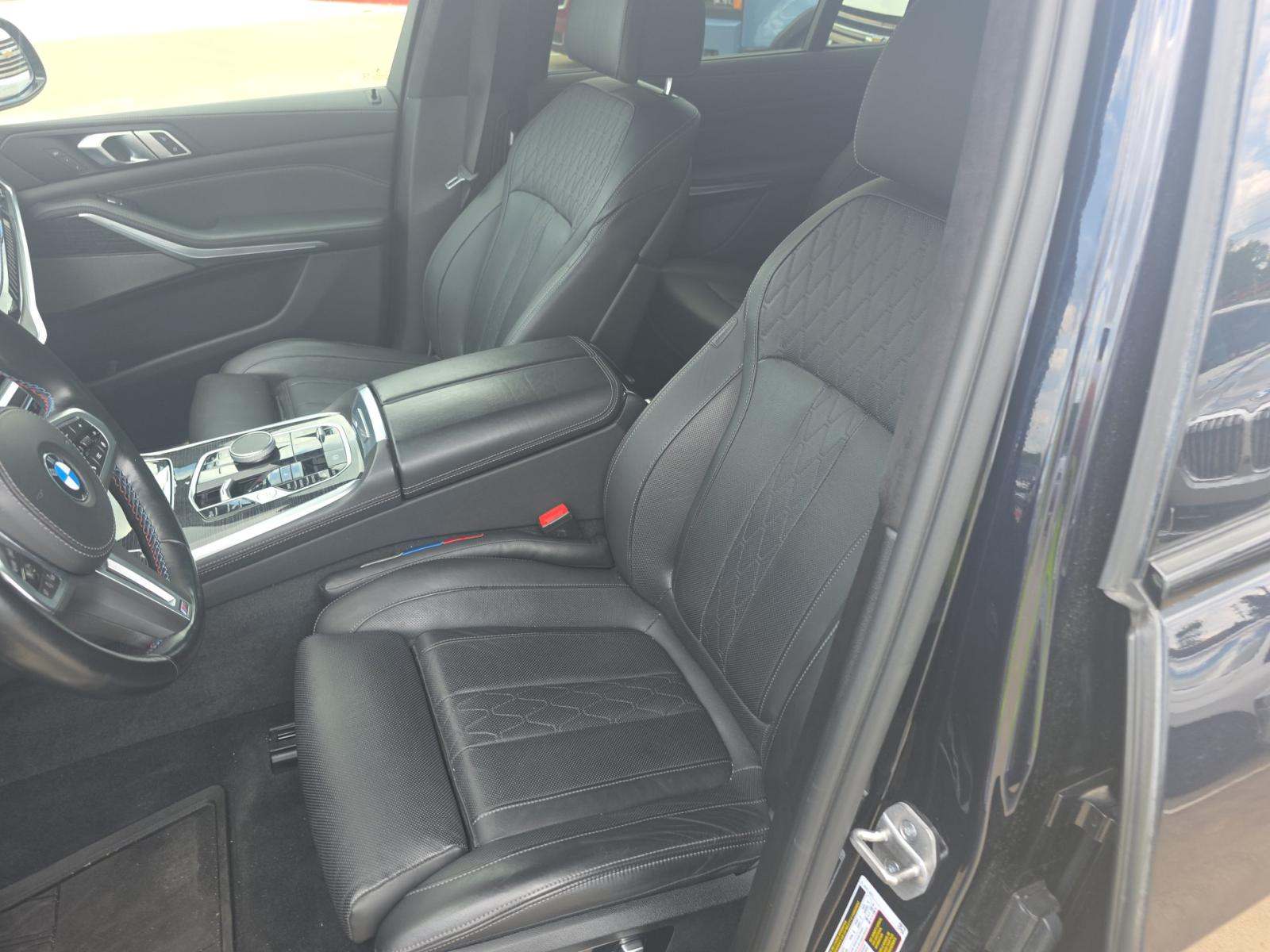 2023 BMW X7 M60i AWD