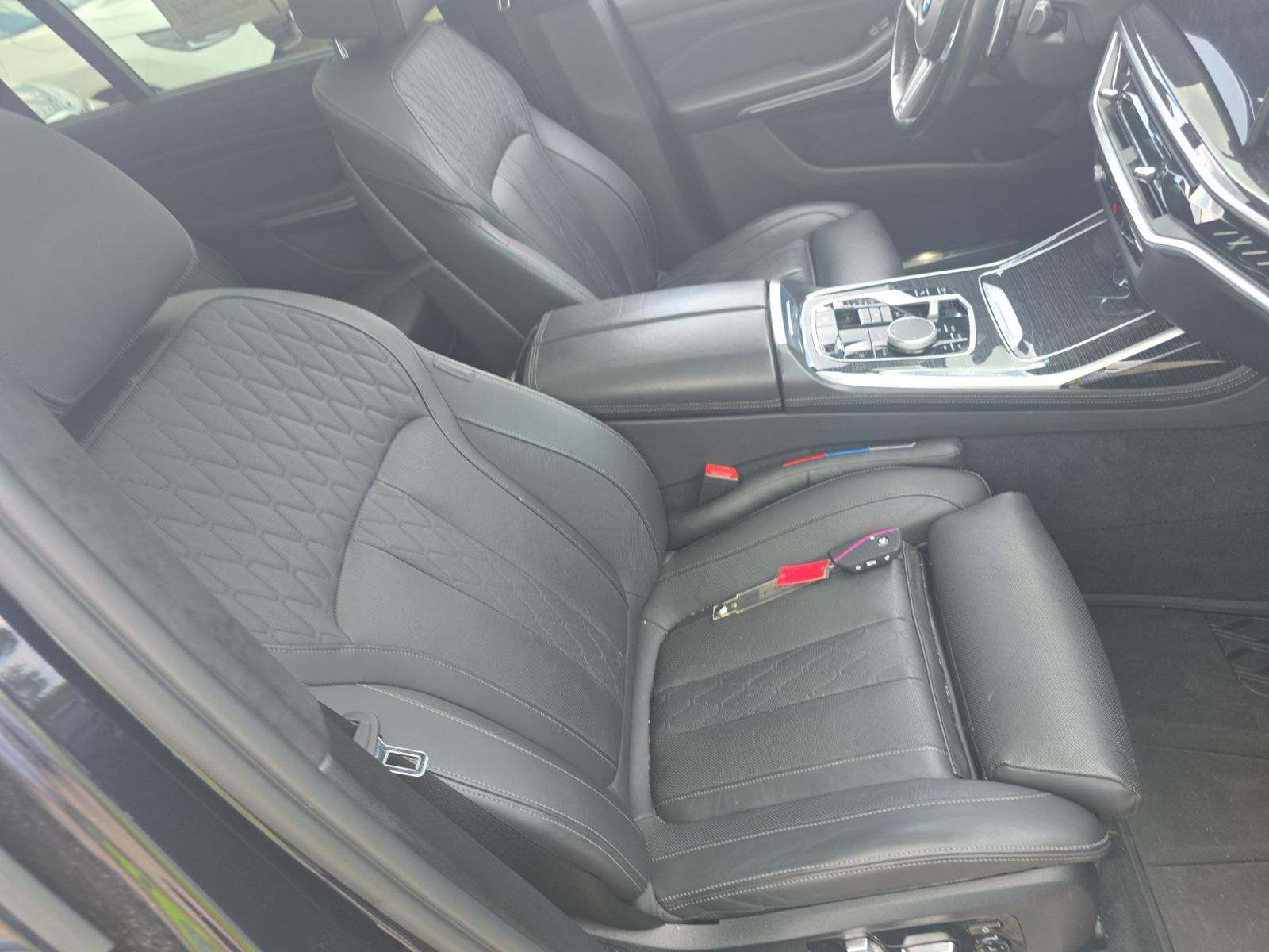 2023 BMW X7 M60i AWD