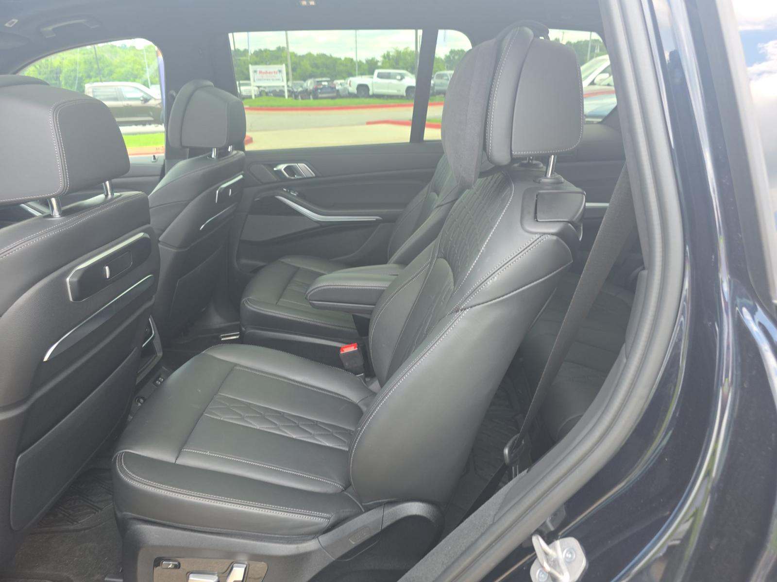 2023 BMW X7 M60i AWD