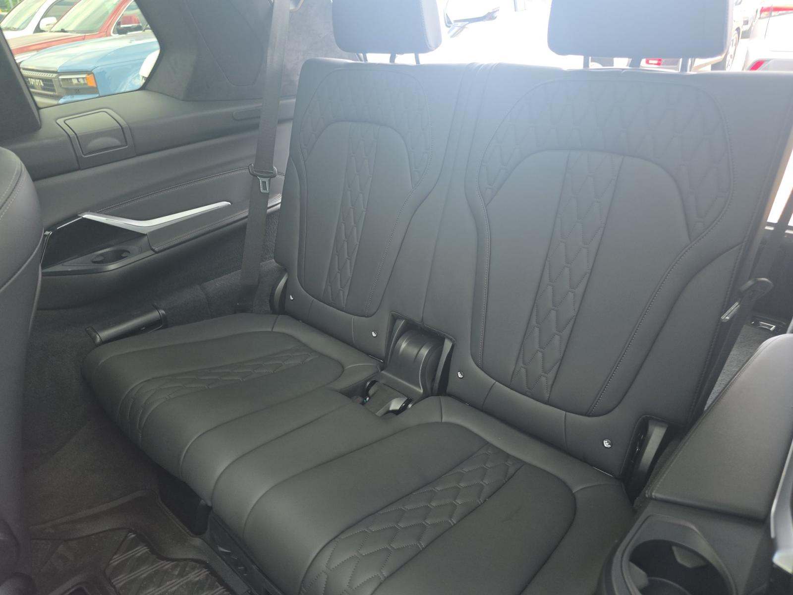 2023 BMW X7 M60i AWD