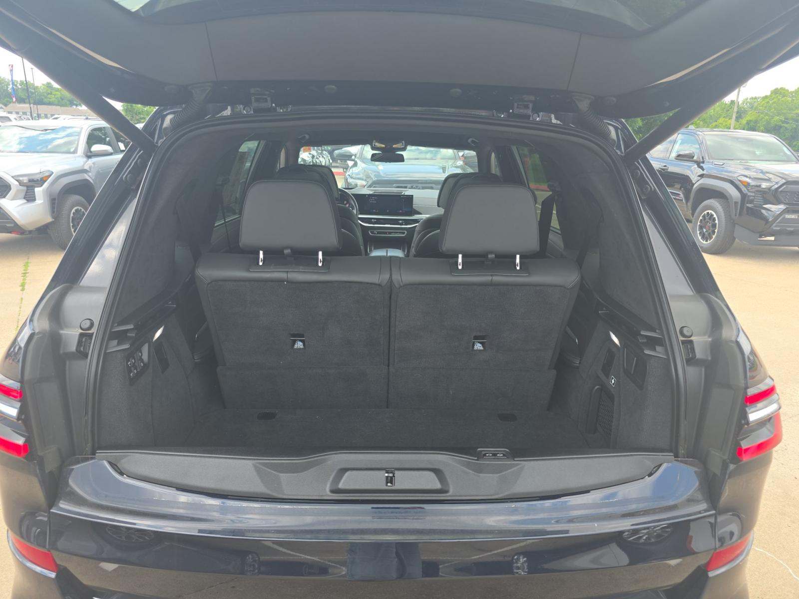 2023 BMW X7 M60i AWD