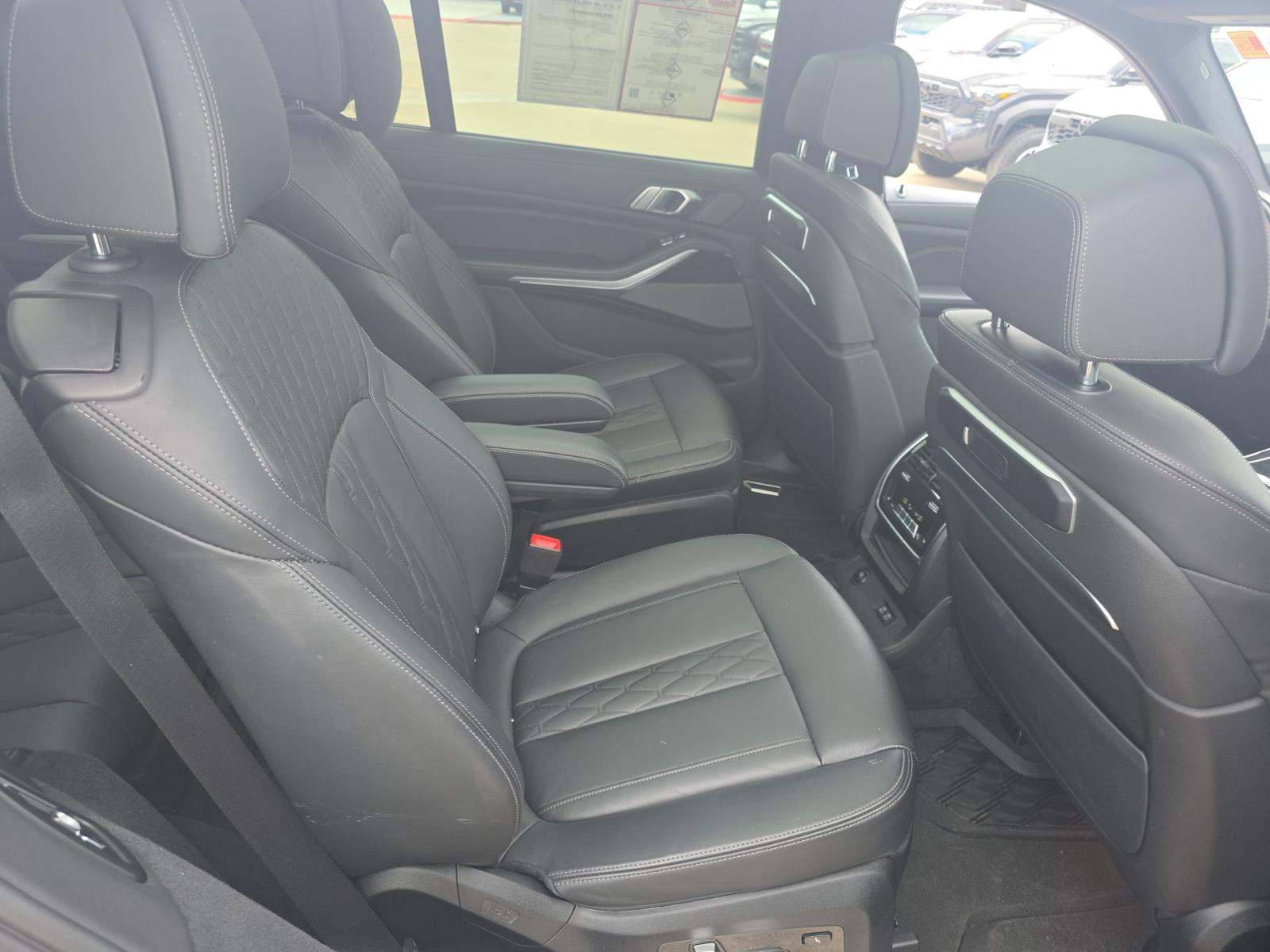 2023 BMW X7 M60i AWD
