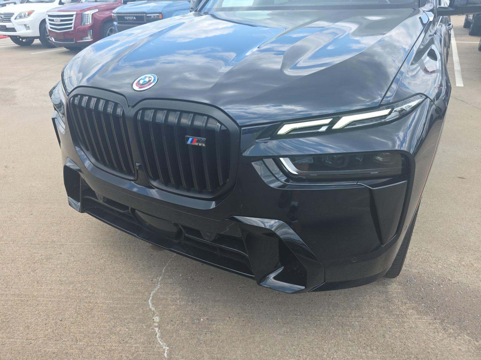 2023 BMW X7 M60i AWD