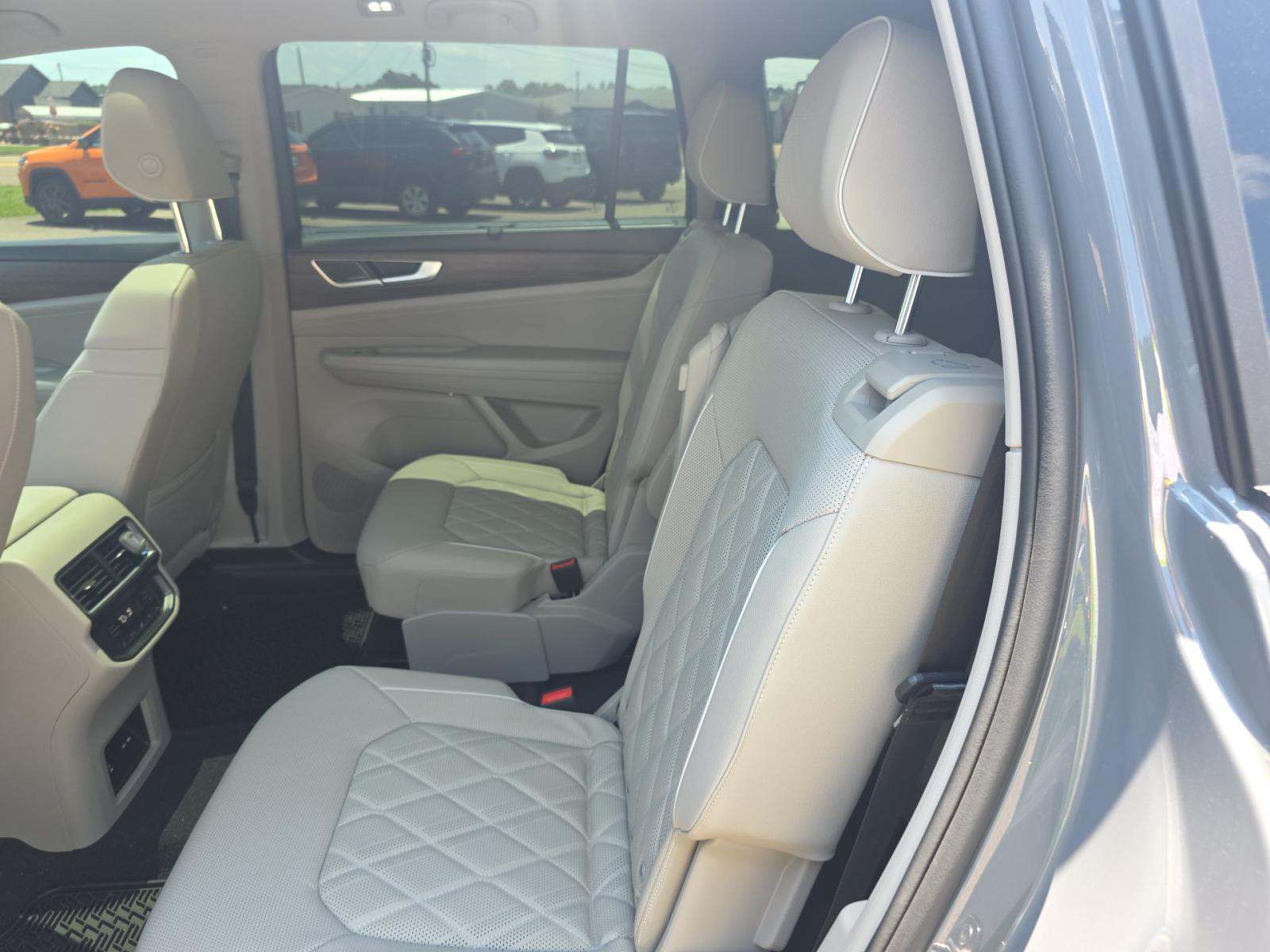 2025 Volkswagen Atlas 2.0T SEL Premium R-Line AWD
