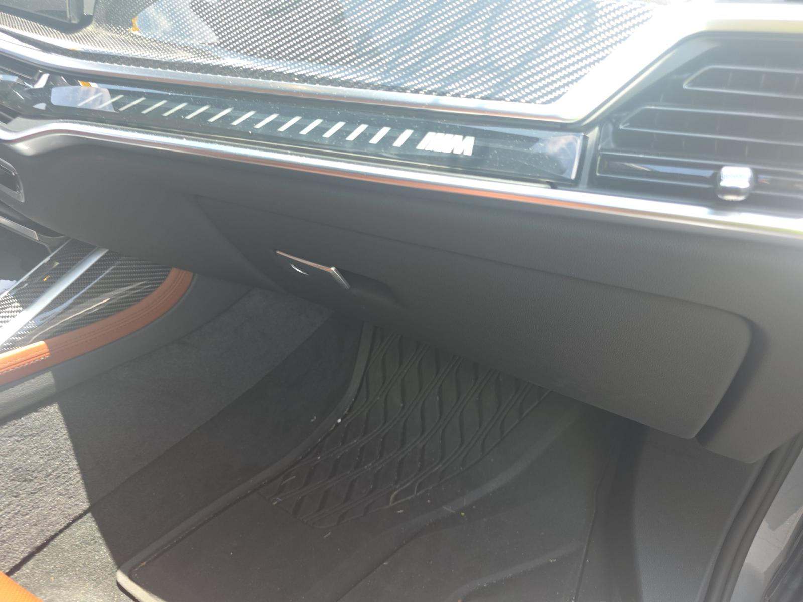 2025 BMW X7 M60i AWD