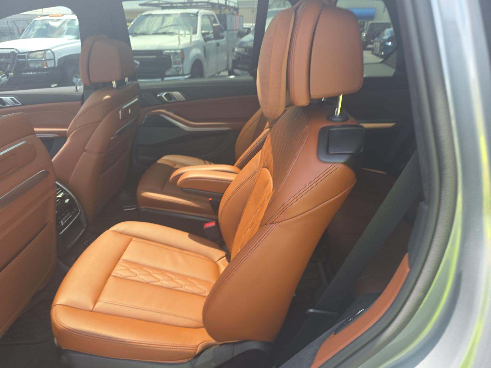 2025 BMW X7 M60i AWD
