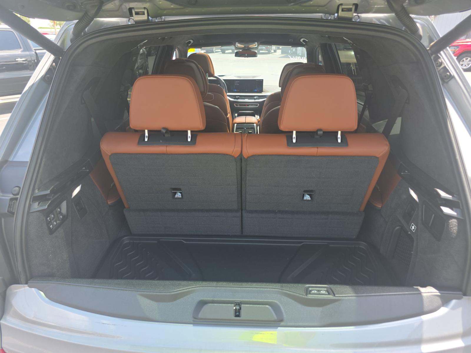 2025 BMW X7 M60i AWD