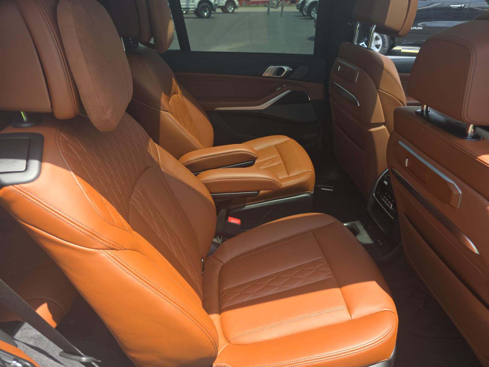 2025 BMW X7 M60i AWD