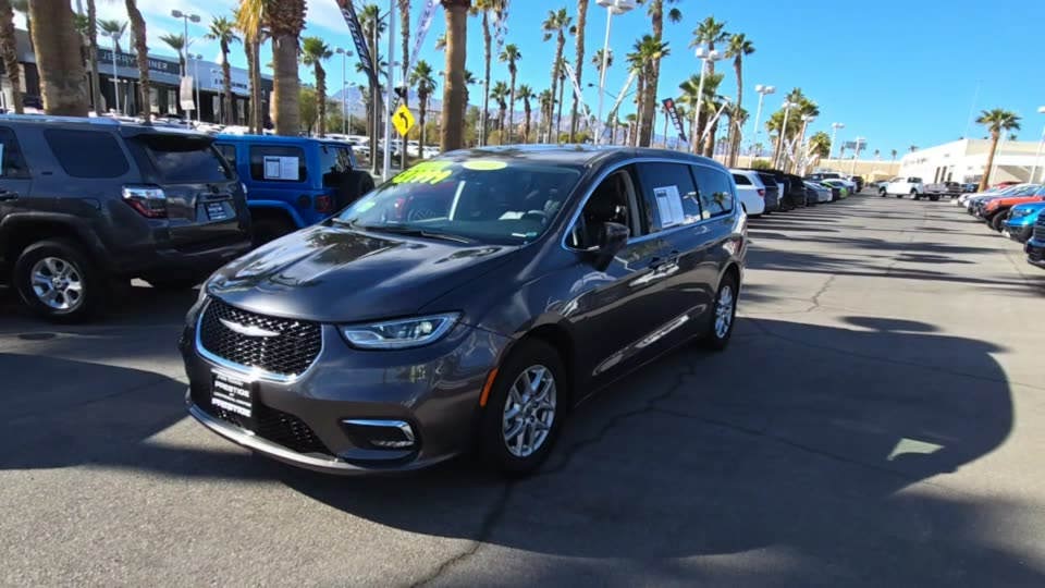2023 Chrysler Pacifica Touring L 121.6