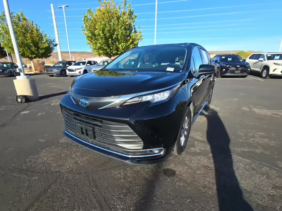 2023 Toyota Sienna XLE FWD