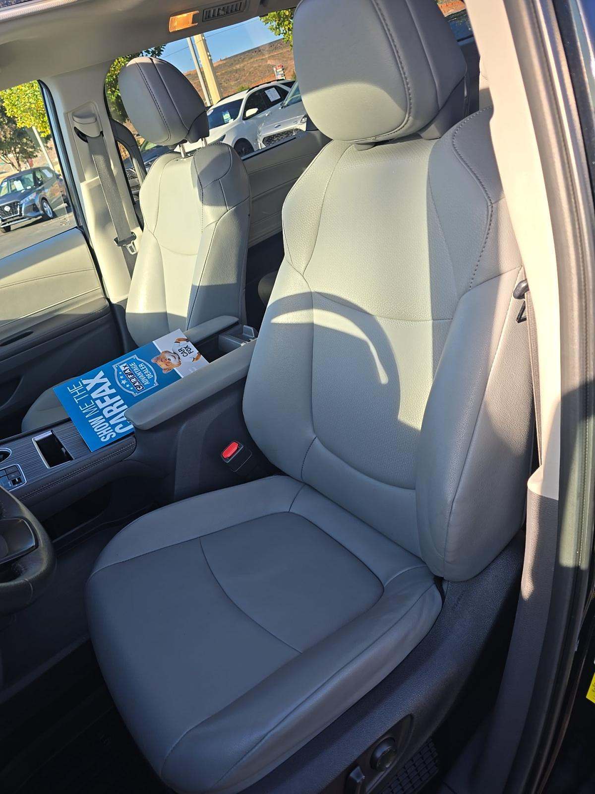 2023 Toyota Sienna XLE FWD