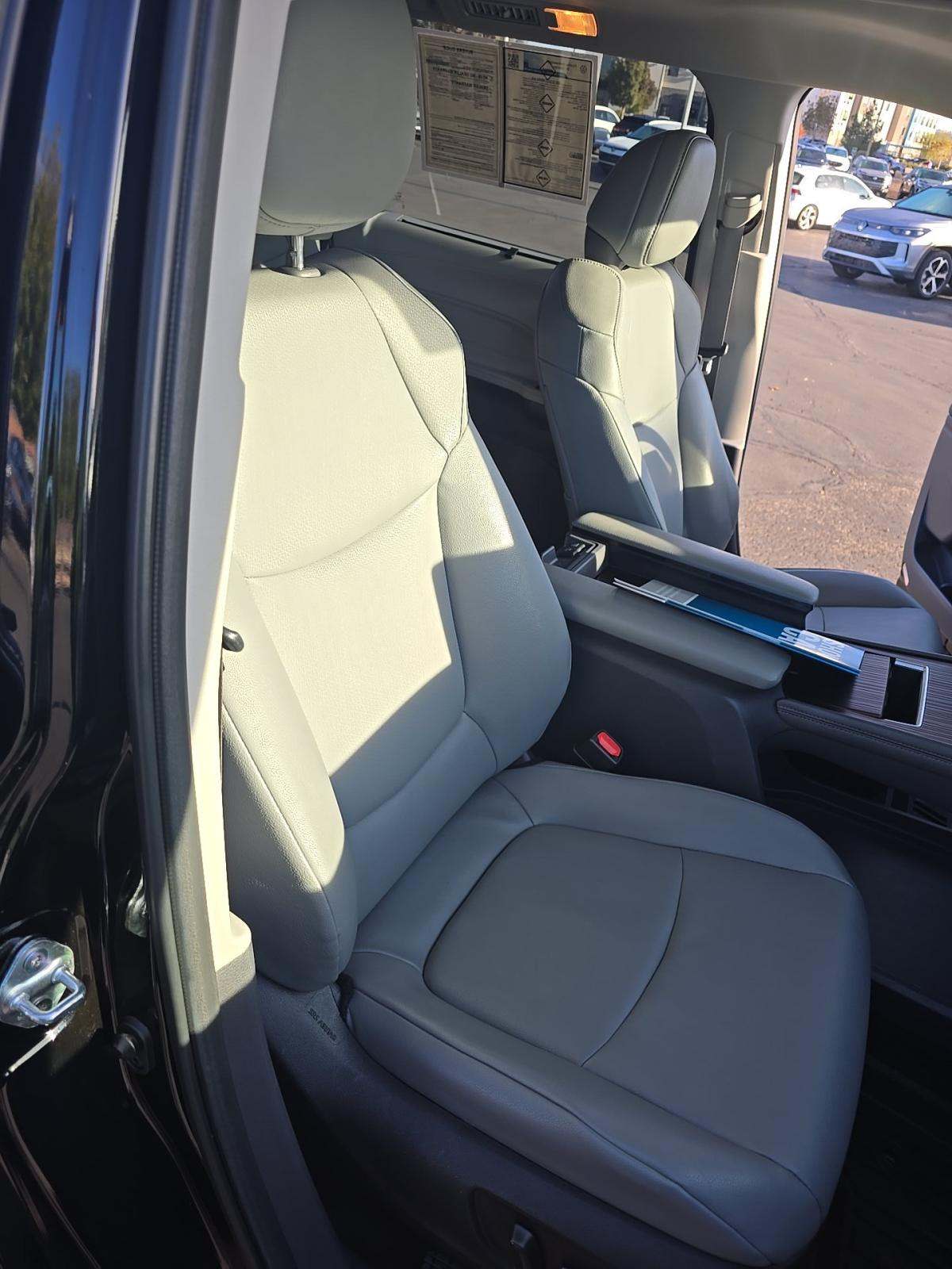 2023 Toyota Sienna XLE FWD