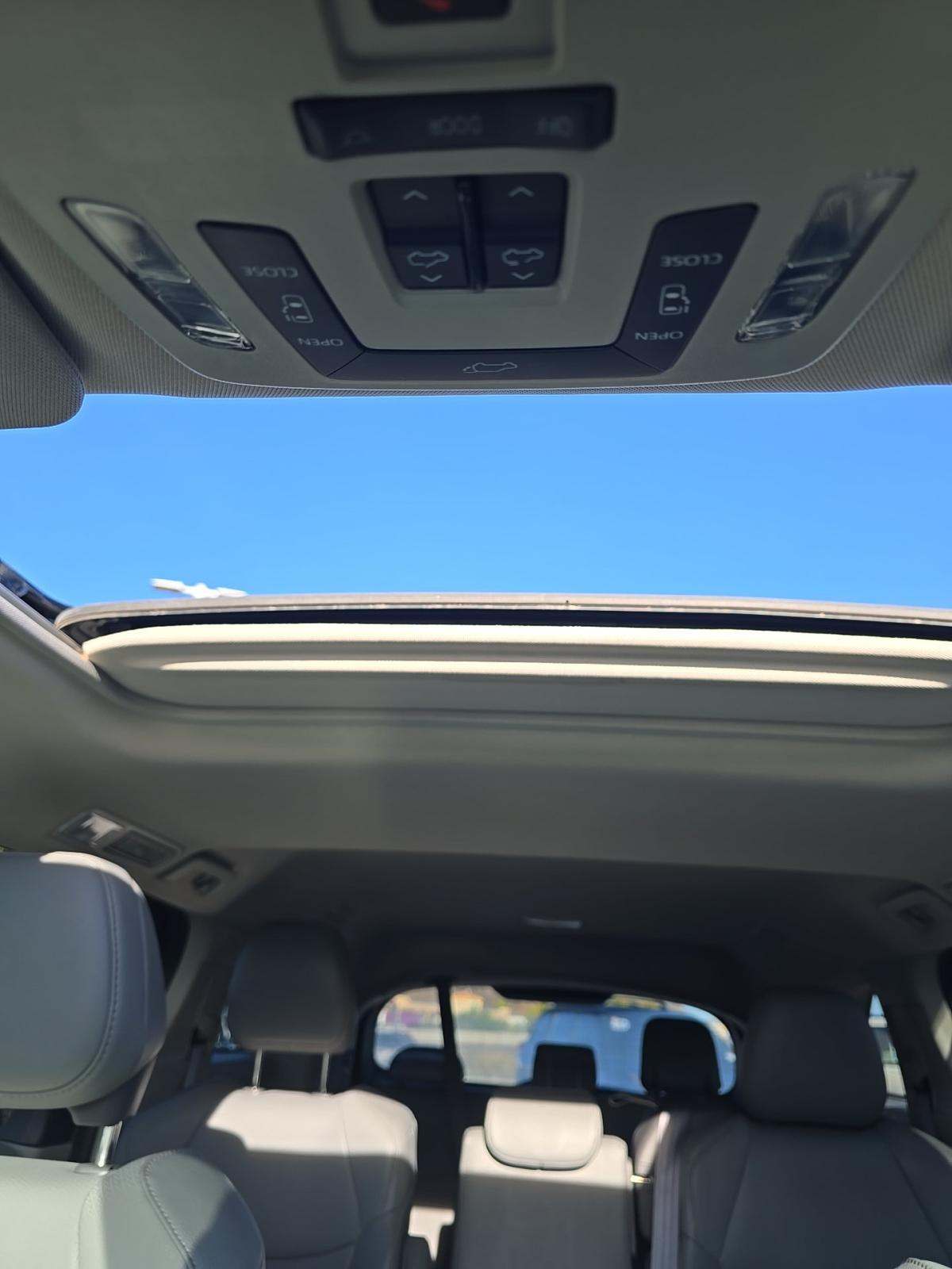 2023 Toyota Sienna XLE FWD