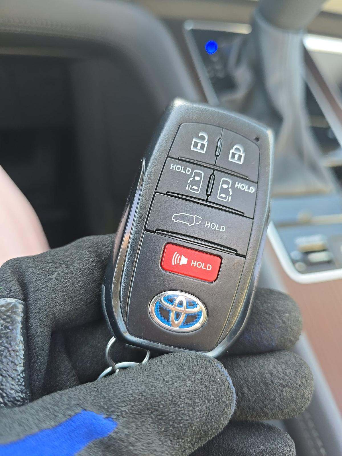 2023 Toyota Sienna XLE FWD