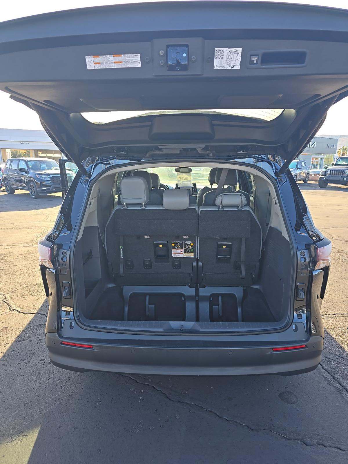 2023 Toyota Sienna XLE FWD