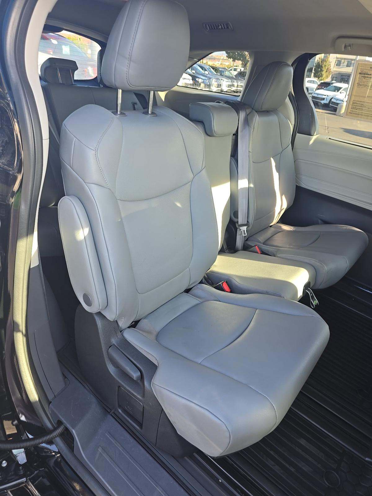 2023 Toyota Sienna XLE FWD