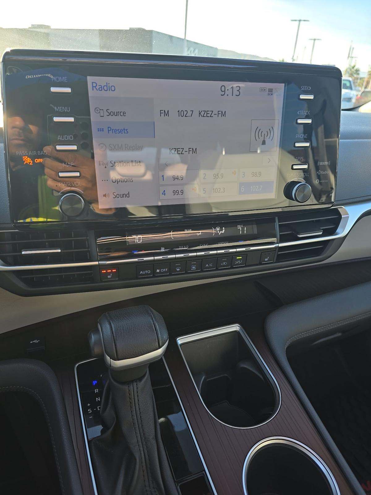 2023 Toyota Sienna XLE FWD