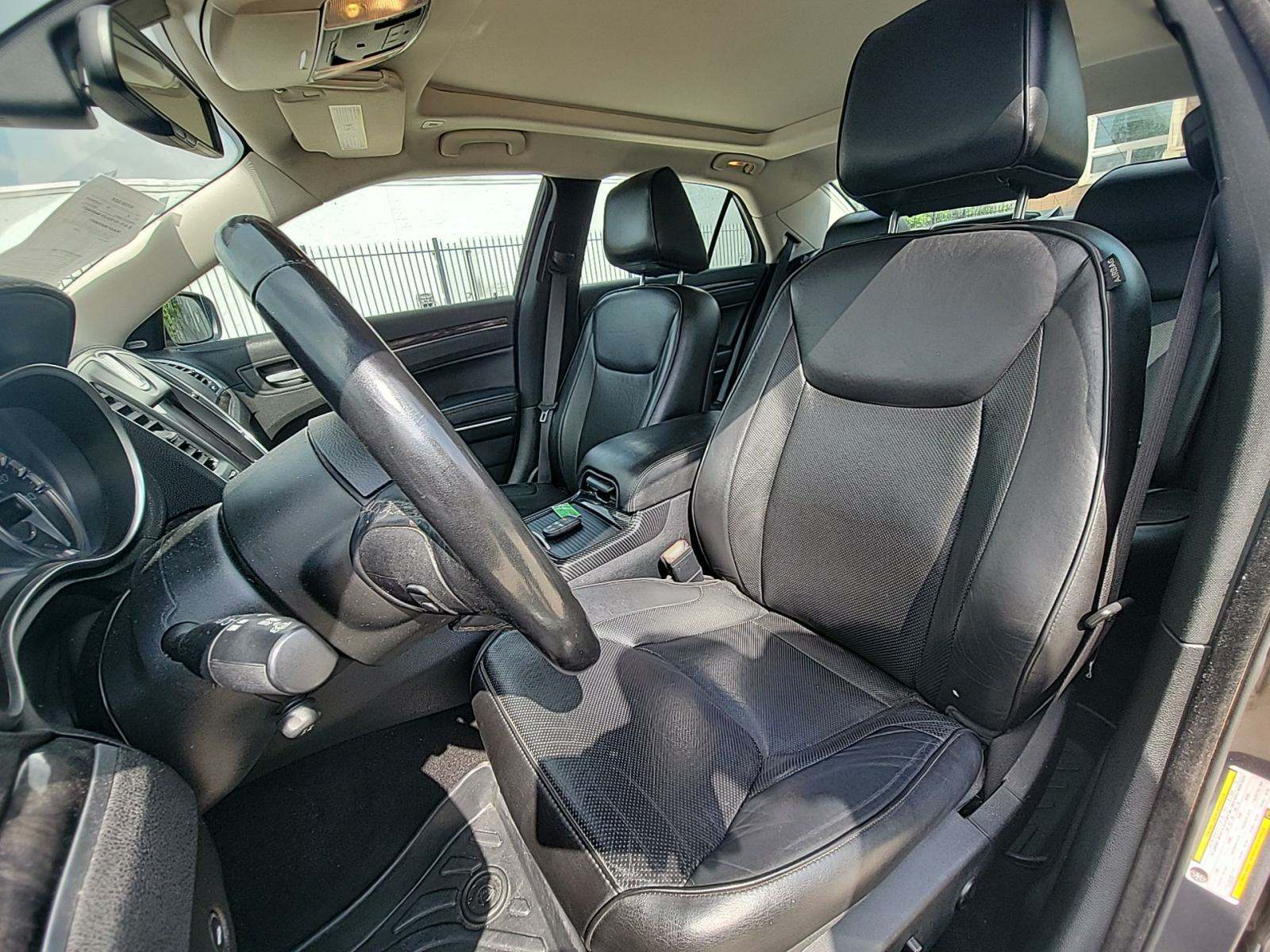 2021 Chrysler 300 Touring L AWD