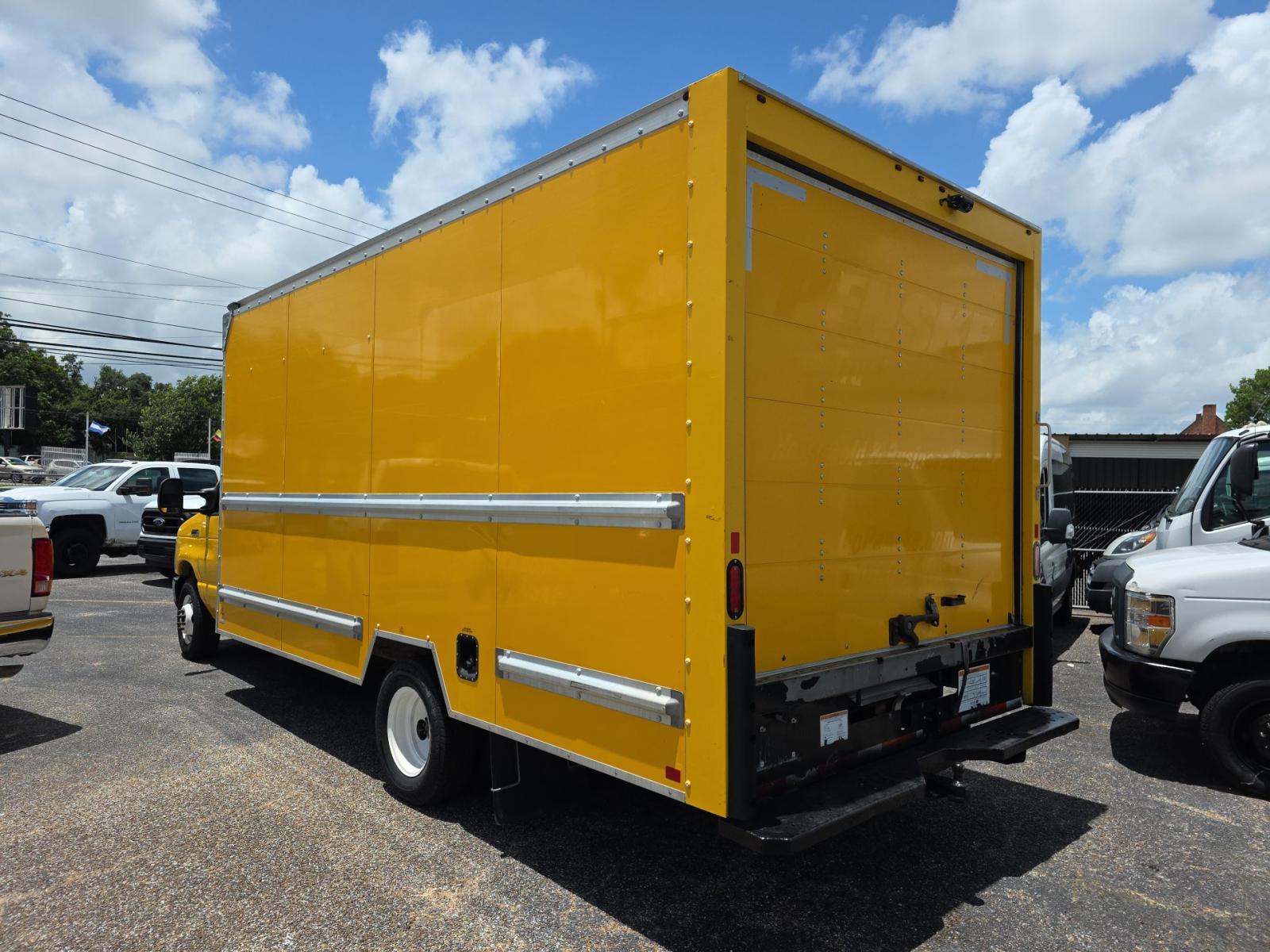 FORD E-350 - 2