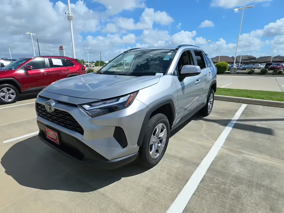 2025 Toyota RAV4 XLE FWD