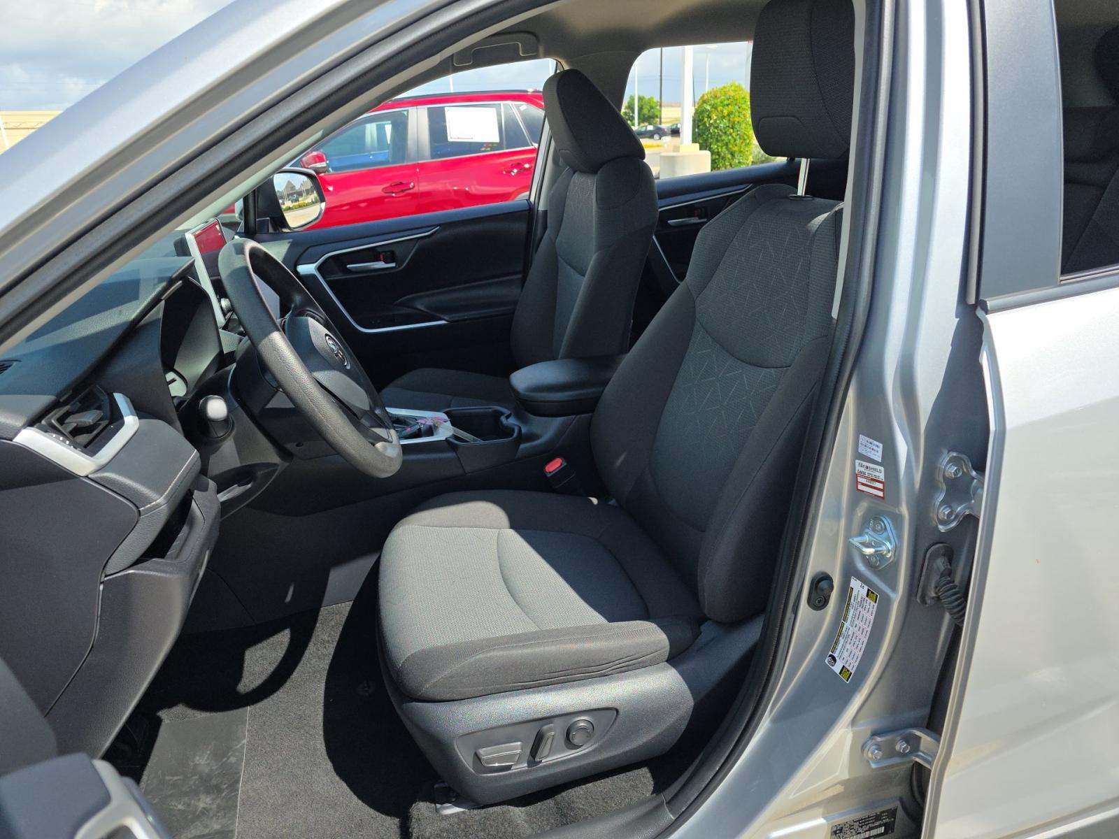 2025 Toyota RAV4 XLE FWD