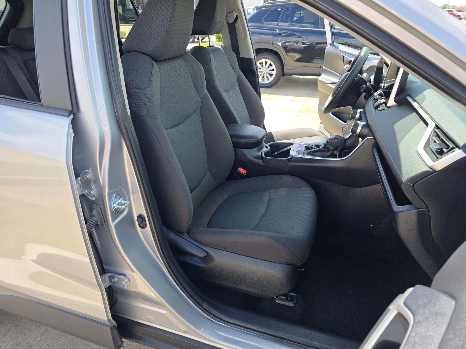 2025 Toyota RAV4 XLE FWD
