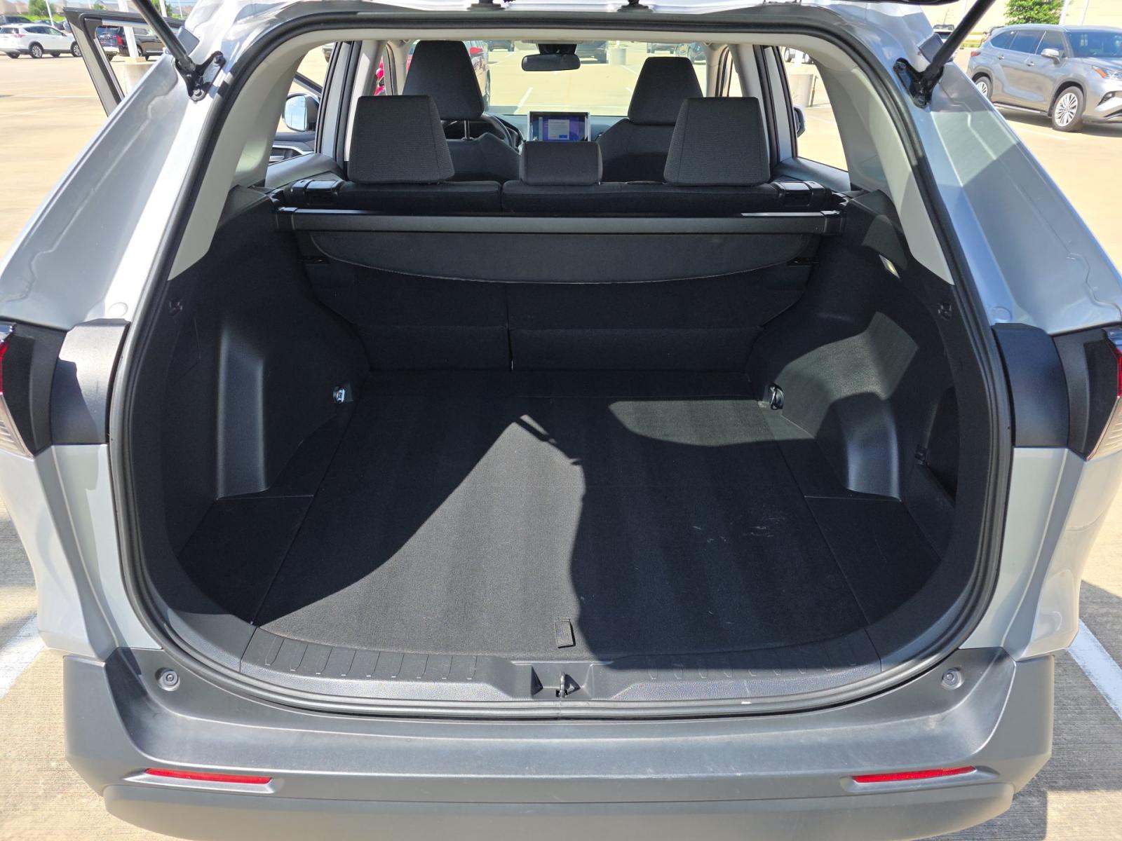 2025 Toyota RAV4 XLE FWD