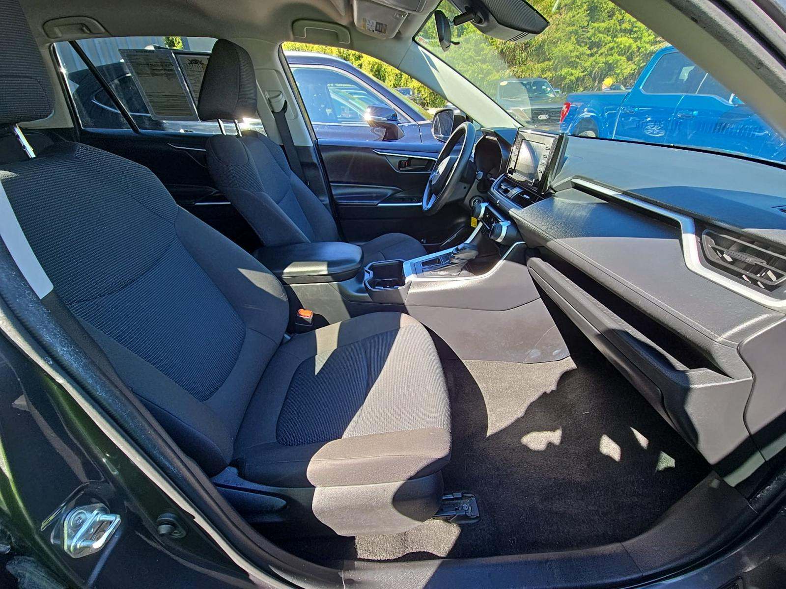 2022 Toyota RAV4 LE FWD